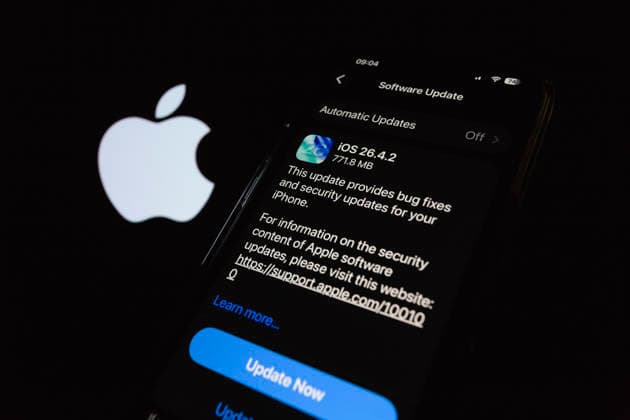 April 23, 2026, Taichung, Taiwan: Apple releases iOS 26.4.2 on iPhone. Taichung Taiwan - ZUMAc217 20260423_zip_c217_002 Copyright: xAndrexM.xChangx