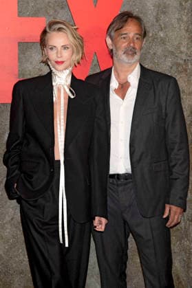 Charlize Theron und Baltasar Kormakur bei der Premiere des Netflix-Films Apex im Paris Theatre. New York, 22.04.2026