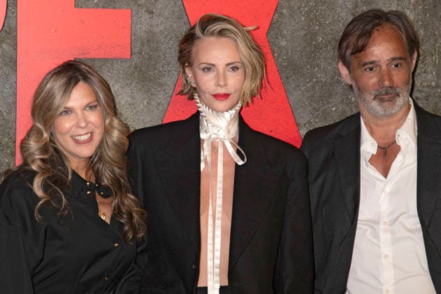 Kira Goldberg, Charlize Theron und Baltasar Kormakur bei der Premiere des Netflix-Films Apex im Paris Theatre. New York, 22.04.2026