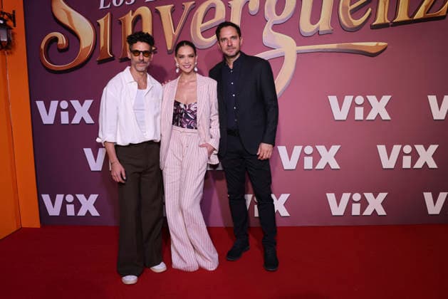 Los Encantos del Sinverguenza Red Carpet (L-R) Erick Elias, Carolina Miranda and Manolo Cardona attend the red carpet for ˜Los Encantos del Sinverguenza™ tv series at Videocine. on April 22, 2026 in Mexico City, Mexico. (Photo by Yamak Perea Eyepix Group) Copyright: xYamakxPerea xEyepixxGroupx YP_22042026_181545