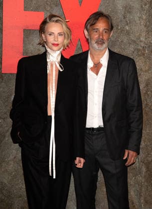 Arrivals for the New York premiere of Netflix s Apex at the Plaza Hotel Featuring: Charlize Theron and Baltasar Kormakur Where: New York, United States When: 22 Apr 2026 Credit: Janet Mayer INSTARimages.com EDITORIAL USE ONLY. NOT FOR USE BY NEWSPAPERS BASED IN THE UK. Copyright: xx instar55637174