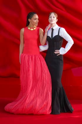 Alex Scott und Jess Glynne bei der Europapremiere des Kinofilms The Devil Wears Prada 2 Der Teufel trägt Prada 2 im Cineworld Leicester Square & Vue West End. London, 22.04.2026