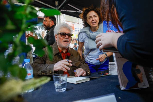 Writers sign books at the Fira de Llibres in Barcelona Film director Pedro Almodóvar signs copies of his books at the Fira de Llibres de Sant Jordi, 23 April 2026, in Barcelona, Catalonia Spain Today, Thursday 23 April 2026, Barcelona celebrates the Diada de Sant Jordi, one of the most emblematic festivities in Catalonia where the city is filled with books and roses 23 APRIL 2026 Kike Rincó Espana  Copyright: xKikexRinconx 7465353