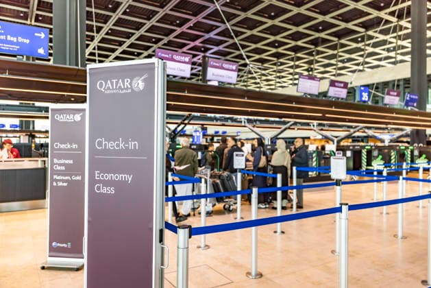 Erstmals wurden am Terminal 3 am Frankfurter Flughafen Flüge abgefertigt. Das neue Südterminal ging nach zehnjähriger Bauzeit an den Start. Bis zu 19 Millionen Passagiere jährlich sollen hier abgefertigt werden. Vier Milliarden Euro hat der Neubau gekostet. Zunächst nehmen internationale Fluggesellschaften den Betrieb im neuen Terminal auf. Zu den ersten Airlines zählen Carrier wie Emirates, Qatar Airways und Etihad Airways. 23.04.2026, Frankfurt a. M., Hessen, Deutschland *** Flights were handled for the first time at Terminal 3 at Frankfurt Airport The new South Terminal was opened after ten years of construction Up to 19 million passengers a year are to be handled here The new building cost four billion euros International air