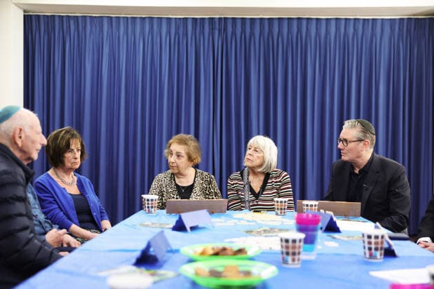 Prime Minister Keir Starmer visits Kenton United Synagogue 23 04 2026. London, United Kingdom. Prime Minister Keir Starmer visits Kenton United Synagogue in Harrow., Credit:Ben Perry Avalon United Kingdom, Greater London, London, Kenton United Synagogue  Copyright: xBenxPerryx xAvalonx 1093845561