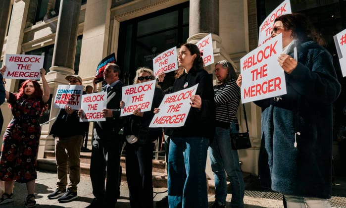 April 23, 2026, New York, New York, USA: Activists holding signs in front of the Warner Bros. Discovery (WBD) headquarters in Manhattan to protest the mega merger between Paramount-Skydance and WBD. ..The merger, if approved, would put CBS, CNN, Warner Bros Pictures, Paramount Pictures, HBO, Nickelodeon, Tik Tok all under the control of Larry and David Ellison, a father and son duo who have a pro-Trump and Israel bias. ..The transaction still needs to be approved by antitrust regulators at the Department of Justice and the merger could face a separate legal challenge from California Attorney General Rob Bonta...Earlier this week more than 4,000 actors, directors, screenwriters and producers have signed an open letter opposing the merger, sa  - ZUMAp287 20260423_znp_p287_002 Copyright: xFarhadxParsax