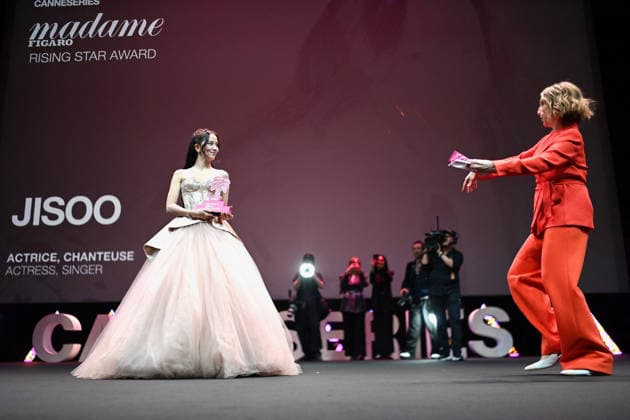 Opening Ceremony - The 9th Cannes Series International Festival. FC CANNES, FRANCE - APRIL 23 Jisoo receives the Madame Figaro Rising Star Award during the Opening Ceremony at the 9th Cannes Series International Festival on April 23, 2026 in Cannes, France. Cannes France  Copyright: xCastelxFranck ABACAx