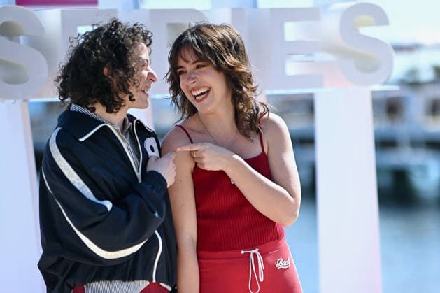 p tain De Soiree Photocall - The 9th Cannes Series International Festival. FC CANNES, FRANCE - APRIL 23 Roman Doduik and Lou Howard attends the P tain De Soiree Photocall at the 9th Cannes Series International Festival at Plage Du Majestic on April 23, 2026 in Cannes, France.. Photo by Franck Castel ABACAPRESS.COM Cannes France  Copyright: xCastelxFranck ABACAx