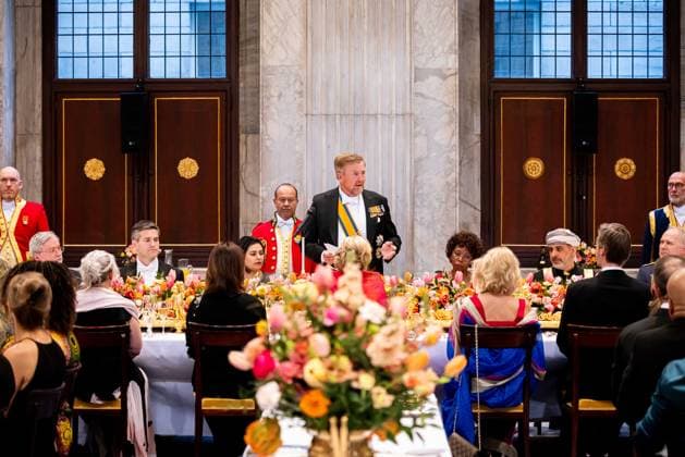 Royal Couple Offers Corps Diplomatic Dinner, Amsterdam - 23 Apr 2026 King Willem-Alexander and Queen Maxima at the Corps Diplomatique for a gala dinner at the Royal Palace Amsterdam. Amsterdam The Netherlands  Copyright: xMischaxSchoemakerx