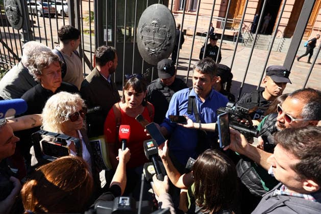 Deputies at the Casa Rosada due to restrictions on press entry Deputies ask to deliver a note to Lanari, the secretary of communication, due to the impediment of press entry to the Casa Rosada Among them are Estaban Ferraro, Paulon, Frade, Castillo, Del Pla and Marino EDITORIAL USE ONLY  Copyright: xGDA LaxNacion Argentina-xTodosxlosxderechosxreservados.xProhibidoxelxusoxoxreproducci&oacute;nxdexestaximagenxenxArgentinax LAxNACIONx arlanacionpic062598