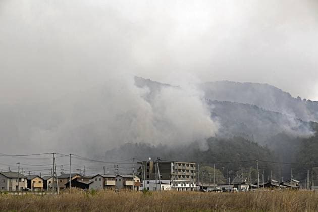 Wildfires in northeastern Japan Smoke blankets mountainous areas of Otsuchi in Iwate Prefecture on April 24, 2026, as wildfires continue following its outbreak at two locations in the northeastern Japan town two days before.  A14AA0005479763P