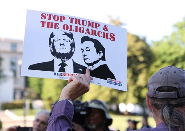 Protest against proposed Paramount-Warner Bros merger in DC Activists take part in the Stop Paramount s Corruption Gala protest outside the Donald J. Trump Institute of Peace in Washington, DC, USA, on April 23, 2026. The demonstration occurred as Warner Bros. Discovery shareholders officially approved a 111 billion US dollar merger with Paramount Skydance, a deal that would consolidate two major film studios and global news networks under the leadership of David Ellison. Washington DC United States  Copyright: xMatrixxImagesx xGentxShkullakux