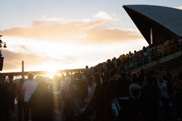 LEST WE FORGET HARBOUR SUNSET TRIBUTE, The Lest We Forget Harbour Sunset Tribute at the Sydney Opera House Forecourt, in Sydney, Friday, April 24, 2026. ( NO ARCHIVING SYDNEY NEW SOUTH WALES AUSTRALIA  Copyright: xNADIRxKINANIx 20260424132247782589