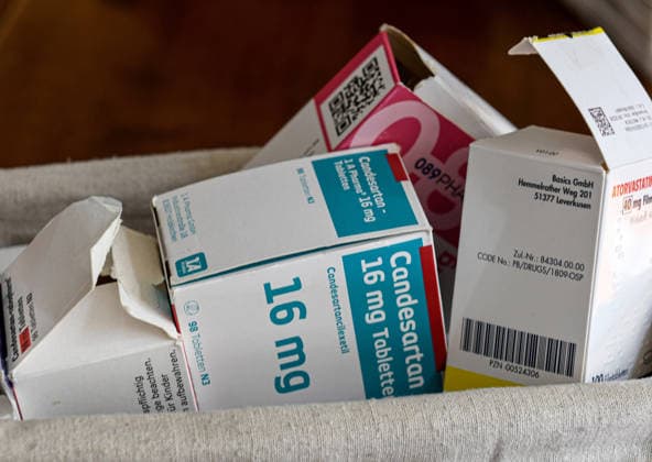Verschiedene rezeptpflichtige aerztliche verordnete Tabeletten in einem Vorratskorb. Die Bundesregierung strebt eine Gesundheitsreform an.Die Ausgaben der gesetzllchen Krankenkassen wachsen schneller als ihre Ausgaben. Die Krankenkassen sollen Milliarden einsparen, auch die Versicherten sollen zur Kasse gebeten werden. *** Various prescription-only tablets in a storage basket The federal government is seeking to reform the healthcare system The expenditure of statutory health insurance funds is growing faster than their expenditure The health insurance funds are to save billions, and the insured are to be asked to pay as well