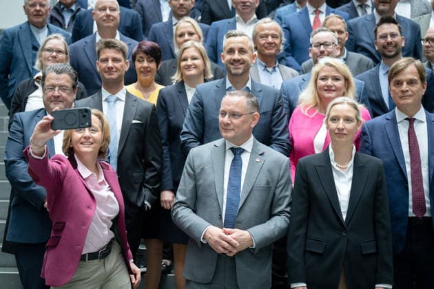 Fraktionsspitzentreffen der AfD-Fraktionen Berlin, Bundestag, Paul-Löbe-Haus, Fraktionsspitzentreffen der AfD-Fraktionen, Selfie Berlin Berlin GER *** Meeting of the AfD parliamentary group leaders Berlin, Bundestag, Paul Löbe Haus, Meeting of the AfD parliamentary group leaders, Selfie Berlin Berlin GER