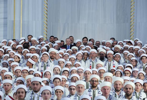 Turkish President Recep Tayyip Erdo?an attends a graduation ceremony for Quran memorizers at the Çaml?ca Mosque in Istanbul, Turkish President Recep Tayyip Erdo?an attends a graduation ceremony for Quran memorizers at the Çaml?ca Mosque in Istanbul, where 333 students who had memorized the Quran were honored. Istanbul, Turkey, April 24, 2026. Photo by Turkish presidency apaimages Istanbul Istanbul Turkey 240426_Turkey_TPO_00(9) Copyright: xapaimagesxTurkishxpresidencyx xapaimagesx