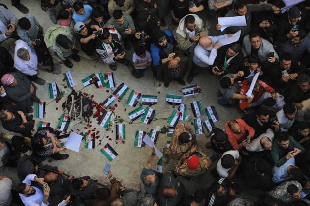 Tadamon massacre victims praise Emced Yusuf’s arrest DAMASCUS, SYRIA - APRIL 24: Residents along with relatives of those killed in the 2013 Tadamon massacre gather laying flowers and displaying Syria and Palestine flags in the location where the crime was committed to call for justice following the arrest of Emced Yusuf, one of the perpetrators in Tadamon district of Damascus, the capital of Syria, on April 24, 2026. Hisam Hac Omer Anadolu Damascus Syria. Editorial use only. Please get in touch for any other usage.  Copyright: x2026xAnadoluxHisamxHacxOmerx