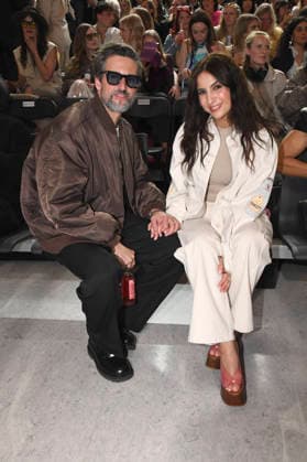 Tom Beck und Chryssanthi Kavazi bei der ABOUT YOU Holiday Fashion Show im Flughafen Tempelhof, Berlin, 23.04.2026 *** Tom Beck and Chryssanthi Kavazi at the ABOUT YOU Holiday Fashion Show at Tempelhof Airport, Berlin, 23 04 2026 Foto:xM.xFischerx xFuturexImagex about_you_6500