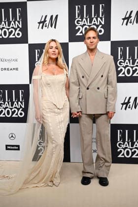 STOCKHOLM, SWEDEN 20260424 Molly Sandon and David Larson arrive at the Elle gala at the Grand Hotel on Friday STOCKHOLM SWEDEN x10080x  Copyright: xFredrikxSandberg TTx ELLE GALAN 2026 71bUZMiUAKA