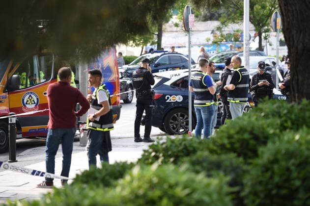 A 17 year old minor stabbed to death in Puente de Vallecas Cordon and police operation in Puente de Vallecas, on April 24, 2026, in Madrid Spain A 17 year old minor has been stabbed to death in Puente de Vallecas after being attacked from behind by another young man who was riding a scooter The attack occurred around 15  Copyright: xEuropaxPressx 7469128