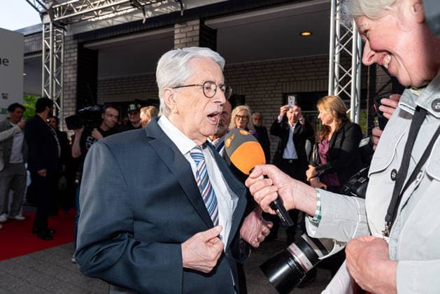Frank Elstner, Grimme-Preis 2026: Prominenz und starke Bilder von der Gala in Marl 7aIMG: 0555528 Grimme-Preis 2026: Prominenz und starke Bilder von der Gala in MarlNordrhein-Westfalen, Marl, Deutschland Copyright: 7aktuell.dex xMarcxGruber 0555528 20260424_7a_grimme26_555528