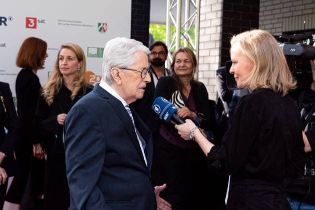 Frank Elstner, Grimme-Preis 2026: Prominenz und starke Bilder von der Gala in Marl 7aIMG: 0555529 Grimme-Preis 2026: Prominenz und starke Bilder von der Gala in MarlNordrhein-Westfalen, Marl, Deutschland Copyright: 7aktuell.dex xMarcxGruber 0555529 20260424_7a_grimme26_555529