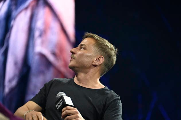 April 24, 2026, Mexico City, Ciudad de Mexico, Mexico: Tom Wlaschiha speaks during a conference as part of pop culture festival CCXP Comic Con Experience at Centro Banamex on April 24, 2026 in Mexico City, Mexico. Mexico City Mexico - ZUMAe321 20260424_zea_e321_073 Copyright: xCarlosxTischlerx