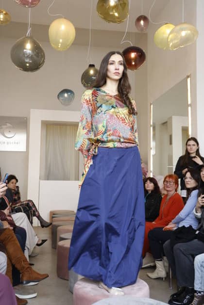 Lia Kemendi bei der Anja Gockel Fashion Show Frisches für die Sinne im Showroom Paris 44 by Anja Gockel. Berlin, 10.04.2026 Copyright: xAgenturxMatthiasxWehnertx xR.xduxVinagex