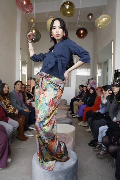 Miho Shiratori bei der Anja Gockel Fashion Show Frisches für die Sinne im Showroom Paris 44 by Anja Gockel. Berlin, 10.04.2026 Copyright: xAgenturxMatthiasxWehnertx xR.xduxVinagex