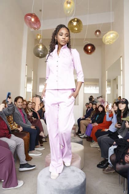 Debora Goulart bei der Anja Gockel Fashion Show Frisches für die Sinne im Showroom Paris 44 by Anja Gockel. Berlin, 10.04.2026 Copyright: xAgenturxMatthiasxWehnertx xR.xduxVinagex
