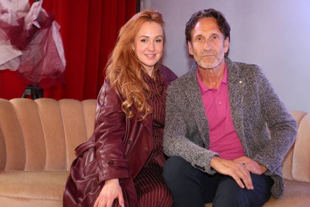 Kiki la Bise und Falk-Willy Wild bei der Anja Gockel Fashion Show Frisches für die Sinne im Showroom Paris 44 by Anja Gockel. Berlin, 10.04.2026 Copyright: xAgenturxMatthiasxWehnertx xR.xduxVinagex
