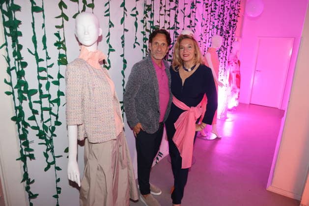 Falk-Willy Wild und Anja Gockel bei der Anja Gockel Fashion Show Frisches für die Sinne im Showroom Paris 44 by Anja Gockel. Berlin, 10.04.2026 Copyright: xAgenturxMatthiasxWehnertx xR.xduxVinagex