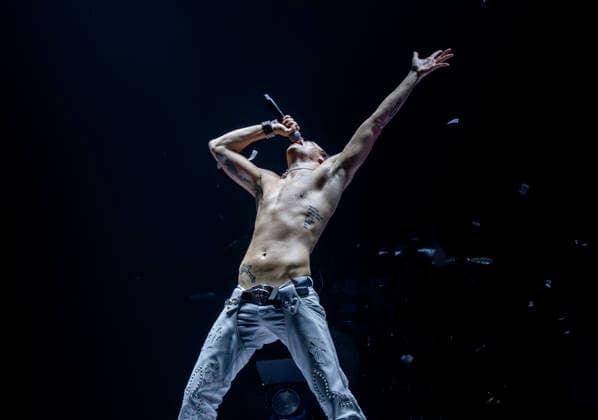 Yungblud performing live at The O2, London 24 April 2026 YUNGBLUD (Dominic Richard Harrison) is an English singer, songwriter, and actor. He is know for his outlandish shows and outfits. He has released two albums - his most recent Weird!, was released in late 20 and peaked atop the UK Albums Chart, and reached number 75 on the US Billboard 200. He appeared in Emmerdale and The Lodge before beginning his music career This tour is called: Idols - The World Tour for his third album of the same name, Credit:Dafydd Owen Avalon The O2 Arena, North Greenwich, London  Copyright: xDafyddxOwenx xAvalonx 1094127669