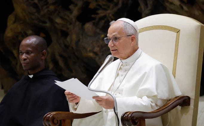 April 25, 2026, Vatican City, VATICAN: Pope Leo XIV attends the Meeting of Catholic Religion Teachers promoted by the Italian Episcopal Conference (CEI) at Paolo VI hall, Vatican City, 25 April 2026. ANSA GIUSEPPE LAMI. Vatican City VATICAN  - ZUMAa110 20260425_zaf_a110_004 Copyright: xGiuseppexLamix