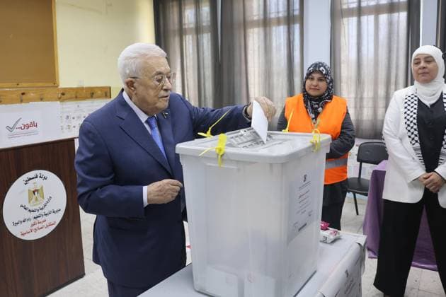 Palestinian President Mahmoud Abbas casts his vote during the municipal elections in Ramallah Palestinian President Mahmoud Abbas casts his vote during the municipal elections in Ramallah in the occupied West Bank, on April 25, 2026. These elections are the first to be held in Gaza in twenty years, and the first in the West Bank since the outbreak of the war. Photo by Thaer Ganaim apaimages Ramallah West Bank Palestinian Territory 250426_Ramallah_PPO_00(5) Copyright: xapaimagesxThaerxGanaimx xapaimagesx