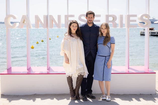 The 9th Canneseries International Festival - Le Rouge Et Le Noir Photocall Zoé Adjani-Vallat, Victor Belmondo and Camille Razat attend the Le Rouge Et Le Noir Photocall at the 9th Canneseries International Festival on April 25, 2026 in Cannes, France. Photo by Shootpix ABACAPRESS.COM Cannes France  Copyright: xShootpix ABACAx