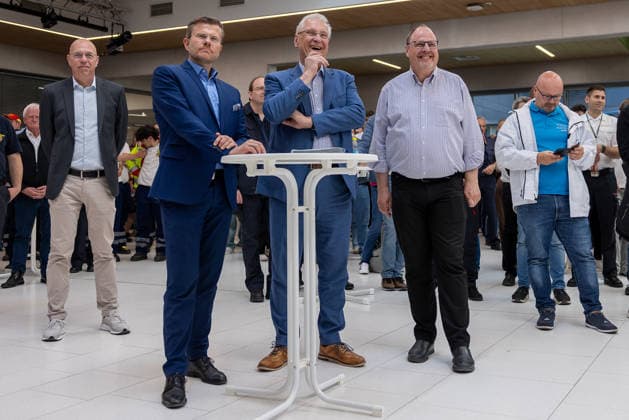 Katastrophenschutz-Vollübung Black Noris, Nürnberg, 25.04.2026 Marcus König (CSU), Oberbürgermeister der Stadt Nürnberg, Joachim Herrmann, Bayerischer Staatsminister des Innern, für Sport und Integration, und Christian Vogel (SPD), scheidender Dritter Bürgermeister der Stadt Nürnberg, stehen bei der Katastrophenschutz-Vollübung Black Noris, die einen Stromausfall simuliert. Nürnberg Bayern Deutschland *** Full-scale disaster control exercise Black Noris, Nuremberg, 25 04 2026 Marcus König CSU , Lord Mayor of the City of Nuremberg, Joachim Herrmann, Bavarian State Minister of the Interior, for Sport and Integration, and Christian Vogel SPD , outgoing Third Mayor of the City of Nuremberg, stand at the full-scale disaster control ex 20260425-286A5088-M4000