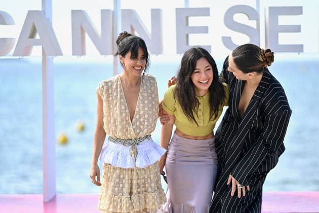 9th Cannes Series - Many People Need To Die Photocall. FC CANNES, FRANCE - APRIL 25 Macarena García, Anna Castillo and Laura Weissmahr attends the Many People Need To Die Photocall at the 9th Canneseries International Festival at Plage Du Majestic on April 25, 2026 in Cannes, France. Photo by Franck Castel ABACAPRESS.COM Cannes France  Copyright: xCastelxFranck ABACAx