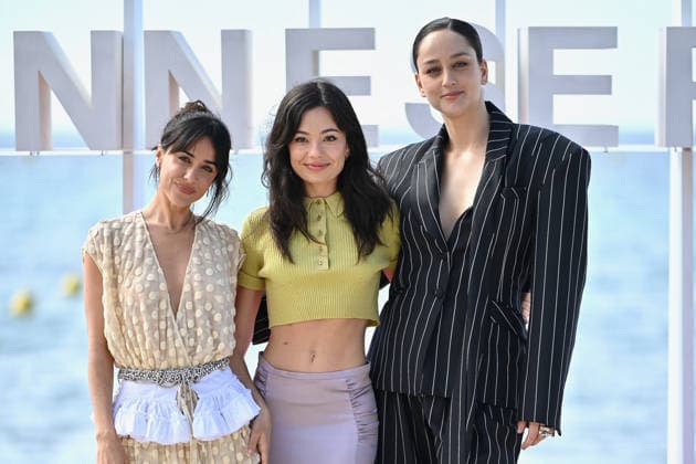 9th Cannes Series - Many People Need To Die Photocall. FC CANNES, FRANCE - APRIL 25 Macarena García, Anna Castillo and Laura Weissmahr attends the Many People Need To Die Photocall at the 9th Canneseries International Festival at Plage Du Majestic on April 25, 2026 in Cannes, France. Photo by Franck Castel ABACAPRESS.COM Cannes France  Copyright: xCastelxFranck ABACAx