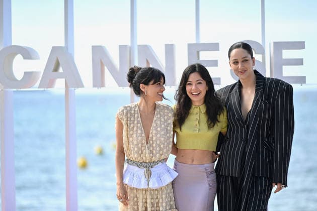 9th Cannes Series - Many People Need To Die Photocall. FC CANNES, FRANCE - APRIL 25 Macarena García, Anna Castillo and Laura Weissmahr attends the Many People Need To Die Photocall at the 9th Canneseries International Festival at Plage Du Majestic on April 25, 2026 in Cannes, France. Photo by Franck Castel ABACAPRESS.COM Cannes France  Copyright: xCastelxFranck ABACAx