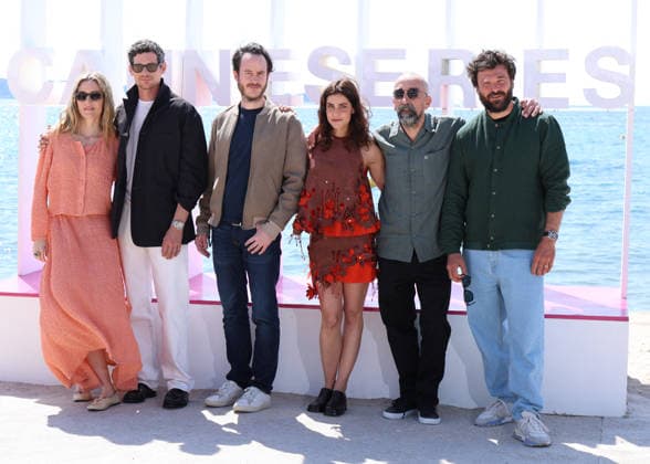 Evelyne Brochu, Jérémie Laheurte, Eugenie Derouand and guests Photocall Paris police 1910 at the 9th edition of CanneSeries on the Majestic beach in Cannes on April 25 2026 Denis Guignebourg Bestimage Celebrities on the photocall at the 9th edition of Canneseries in Cannes on 25 04 2026 Cannes France  Copyright: xDenisxGuignebourgx xBestimagexDenisxGuignebourgx xBestimagex