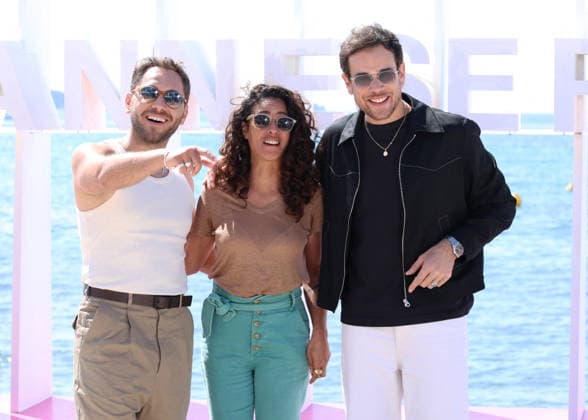 Youcef Agal, Samira Lachhab et Adrien Rob Photocall Demain nous appartient lors de la 9ème édition de CanneSeries sur la plage du Majestic à Cannes le 25 Avril 2026 Denis Guignebourg Bestimage Celebrities on the photocall at the 9th edition of Canneseries in Cannes on 25 04 2026 Cannes France  Copyright: xDenisxGuignebourgx xBestimagexDenisxGuignebourgx xBestimagex