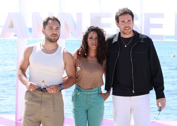 Youcef Agal, Samira Lachhab et Adrien Rob Photocall Demain nous appartient lors de la 9ème édition de CanneSeries sur la plage du Majestic à Cannes le 25 Avril 2026 Denis Guignebourg Bestimage Celebrities on the photocall at the 9th edition of Canneseries in Cannes on 25 04 2026 Cannes France  Copyright: xDenisxGuignebourgx xBestimagexDenisxGuignebourgx xBestimagex