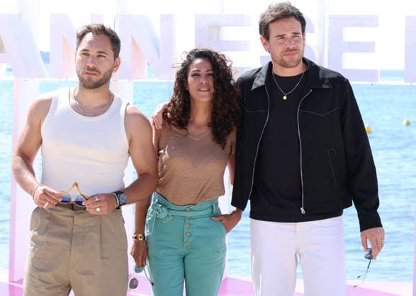 Youcef Agal, Samira Lachhab et Adrien Rob Photocall Demain nous appartient lors de la 9ème édition de CanneSeries sur la plage du Majestic à Cannes le 25 Avril 2026 Denis Guignebourg Bestimage Celebrities on the photocall at the 9th edition of Canneseries in Cannes on 25 04 2026 Cannes France  Copyright: xDenisxGuignebourgx xBestimagexDenisxGuignebourgx xBestimagex