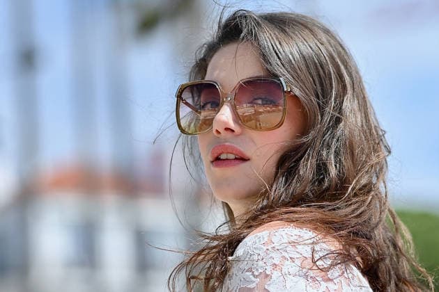 9th Cannes Series - Le Rouge Et Le Noir Photocall. FC CANNES, FRANCE - APRIL 25 Zoe Adjani-Vallat attends the Le Rouge Et Le Noir Photocall at the 9th Canneseries International Festival on April 25, 2026 in Cannes, France. Photo by Franck Castel ABACAPRESS.COM Cannes France  Copyright: xCastelxFranck ABACAx