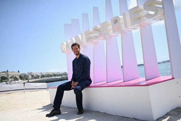 9th Cannes Series - Le Rouge Et Le Noir Photocall. FC CANNES, FRANCE - APRIL 25 Victor Belmondo attends the Le Rouge Et Le Noir Photocall at the 9th Canneseries International Festival on April 25, 2026 in Cannes, France. Photo by Franck Castel ABACAPRESS.COM Cannes France  Copyright: xCastelxFranck ABACAx