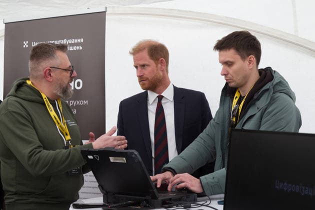 The Duke of Sussex At Invictus Games Ukraine Forum - Kyiv Prince Harry (C), The Duke of Sussex, gets familiar with Ukrainian innovations in the field of digitalisation and UAV management while talking with team members of the Center for Scaling Technology Solutions at their booth in the mobile town during the Invictus Games Ukraine Forum, dedicated to the 10th anniversary of the Invictus Games movement in Ukraine, at the National Museum of the History of Ukraine in WWII Memorial Complex, Kyiv, Ukraine, April 24, 2026. Ukraine has participated in the Invictus Games since 2017, showing strong results and steady team growth. The Ukrainian team competes in athletics, archery, rowing, and swimming, earning numerous medals and prize placements. P Copyright: xUkrinform ABACAx