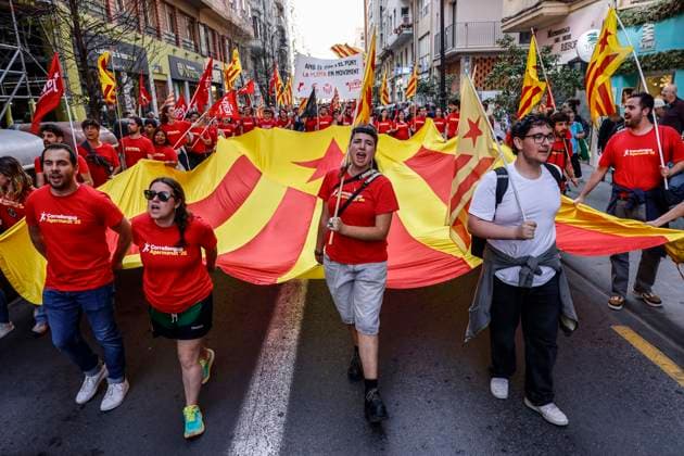 Demonstration in Valencia for the 25th of April with the slogan Davant les agressions, som la força del país Dozens of people during a demonstration for the 25th of April with the slogan Davant les agressions, som la força del país , a 25 de abril de 2026, en Valencia, Comunidad Valenciana Espana The march denounces the aggressions of the governments of PP and Vox to language, culture and public services, and warns about the chronic underfunding of the Valencian Country, culture and public services, and warns about the chronic underfunding of the Valencian Country It also puts the focus on attacks on the Valencian language, feminism, the LGTBI collective, the territory, housing and the environment 25 APRIL 2026 MANI PROTESTA VALENCIANOS VA  Copyright: xRoberxSolsonax 7471944