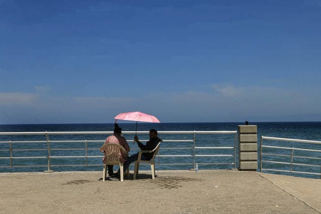 April 25, 2026, Beirut, Beirut, Lebanon: A displaced Lebanese couple enjoy a day at Beirut promenade after US president Israel and Lebanon declared an agreement to extend the Israel-Hezbollah ceasefire, set to expire on early next week. Despite the announcement Fighting between Israel and Hezbollah continued in south Lebanon preventing thousands of displaced to return home. The Iranian backed party reacted with contempt to the extension, calling the truce Ã¢â‚¬oemeaningless. Beirut Lebanon - ZUMAn313 20260425_zip_n313_008 Copyright: xMarwanxNaamanix