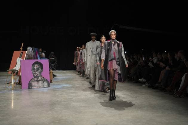 South African Fashion Week (SAFW) JOHANNESBURG, SOUTH AFRICA - APRIL 25: Models present Spring Summer 2026 collections on the runway during South African Fashion Week (SAFW) at the Vrtuosus Studio in Johannesburg, South Africa on April 25, 2026. Ihsaan Haffejee Anadolu Johannesburg South Africa. Editorial use only. Please get in touch for any other usage.  Copyright: x2026xAnadoluxIhsaanxHaffejeex